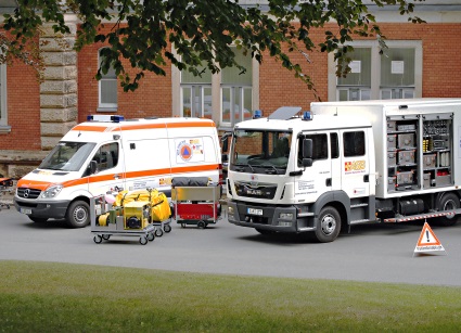 Es sind zwei Fahrzeuge des Behandlungszuges 2 der 25. MTF der Stadt Chemnitz zu sehen
